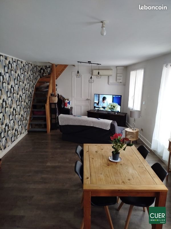 Maison à louer, 74m², Cornas