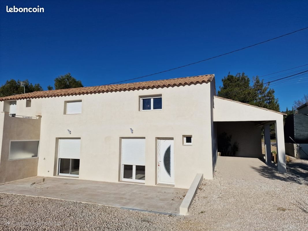 Maison à louer, 140m², Eyguières