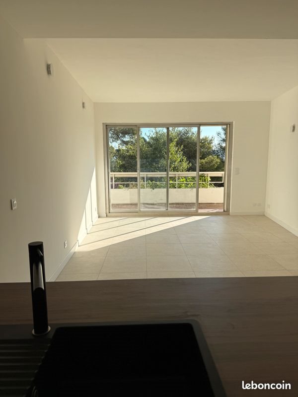 Appartement à louer, 69m², Marseille 8ème