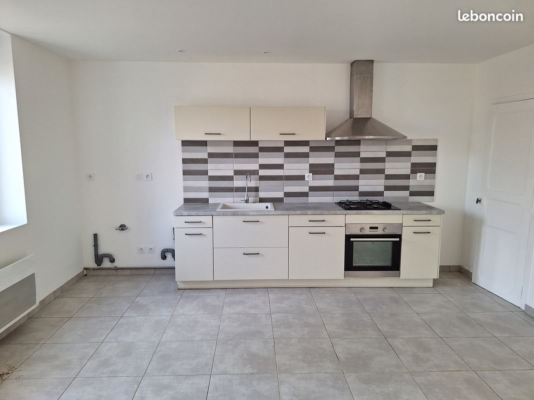 Maison à louer, 82m², Mirambeau