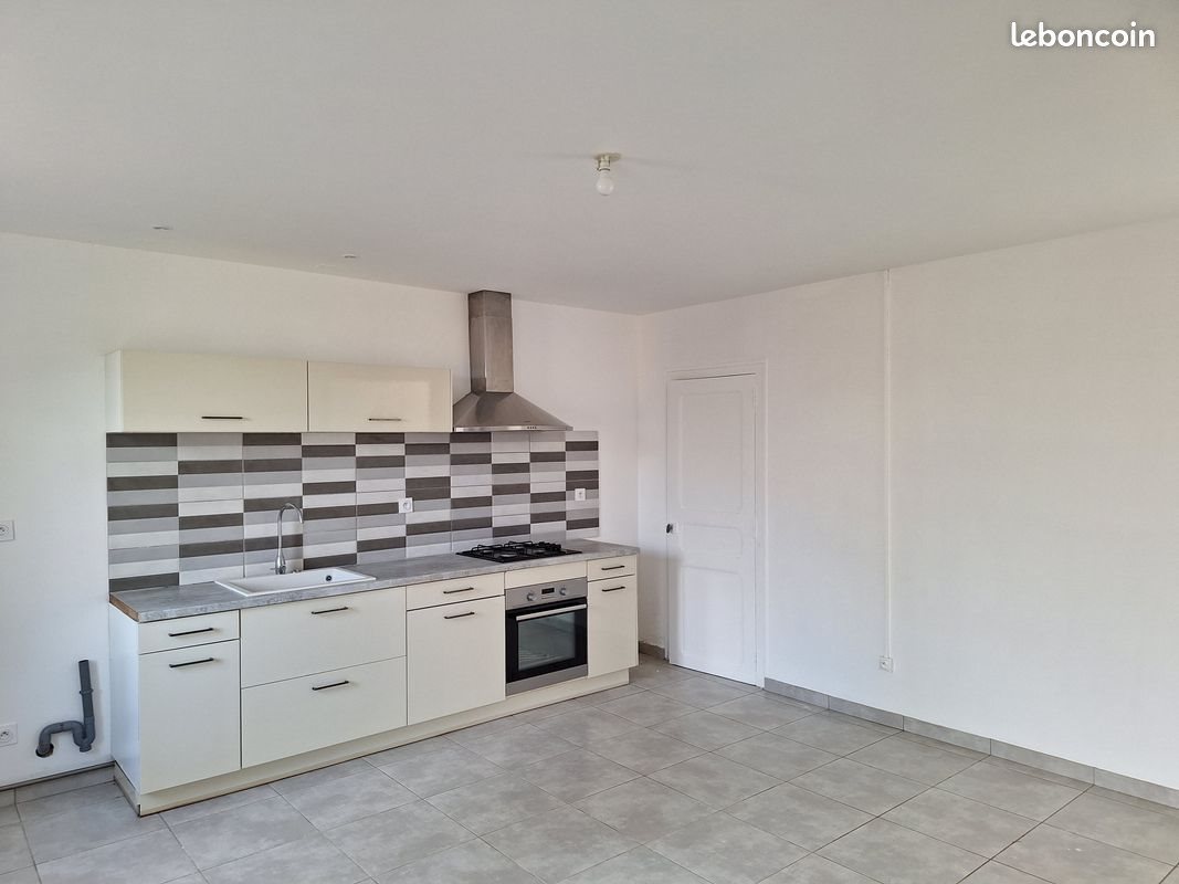 Maison à louer, 82m², Mirambeau