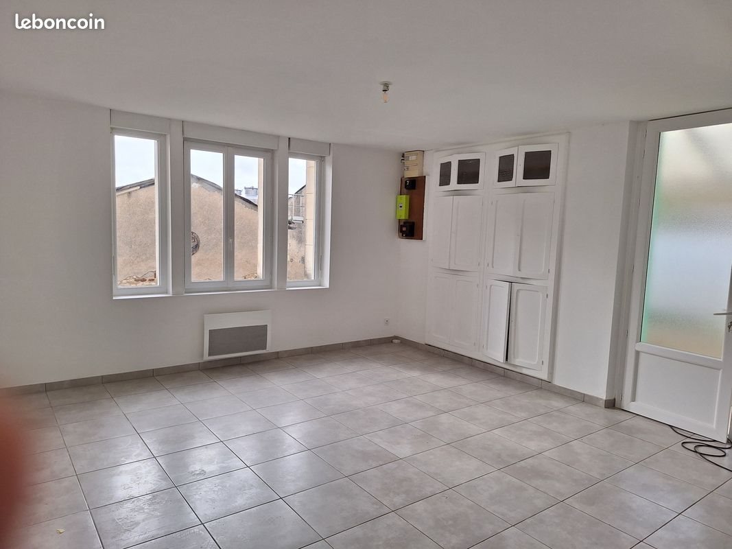 Maison à louer, 82m², Mirambeau