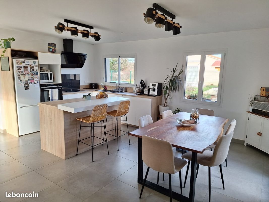 Maison à louer, 82m², Poncins