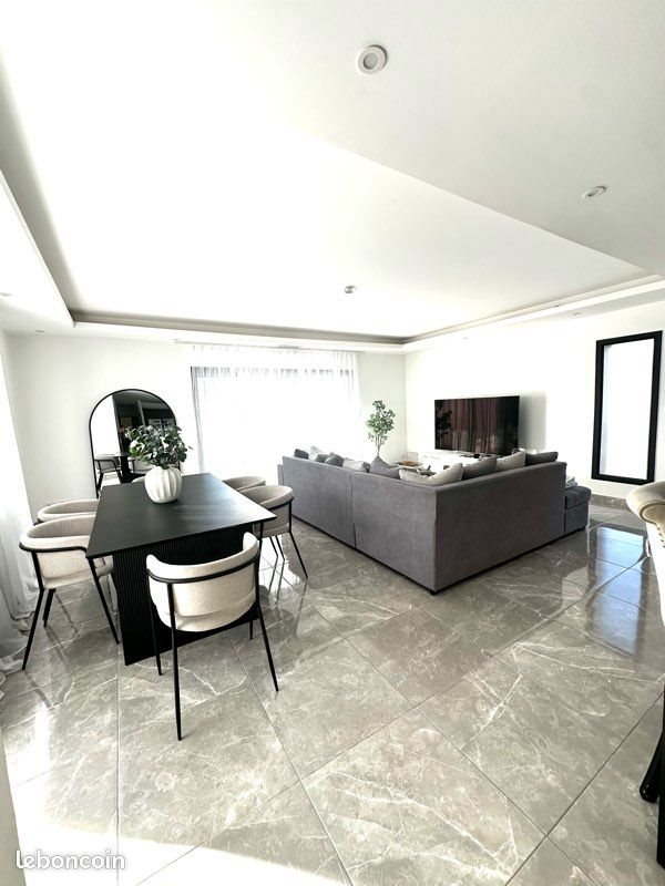 Maison à vendre, 149m², Saint-Julien-les-Rosiers