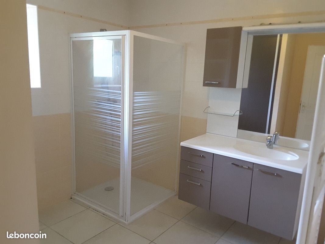 Appartement à louer, 70m², Cras