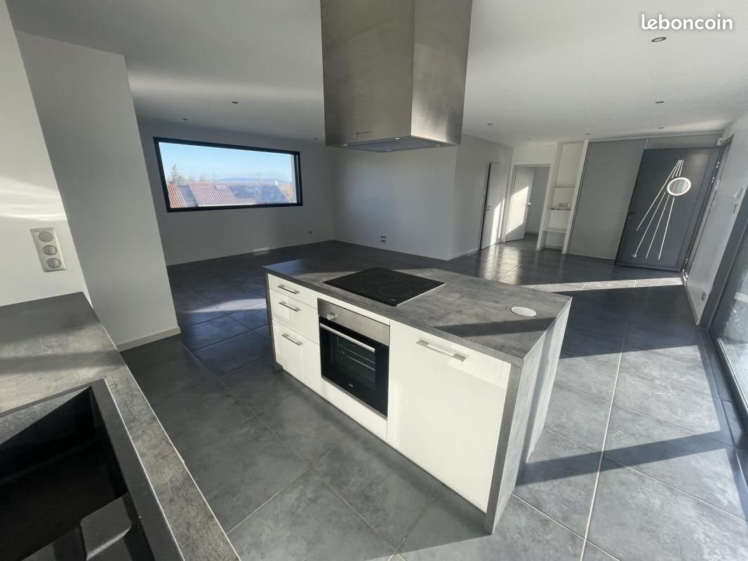 Maison à louer, 110m², Montagnieu