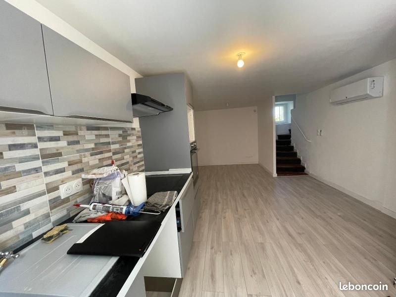 Maison à louer, 85m², Rougiers