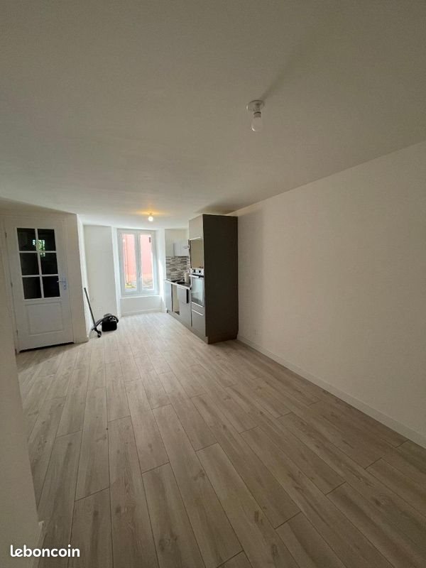 Maison à louer, 85m², Rougiers