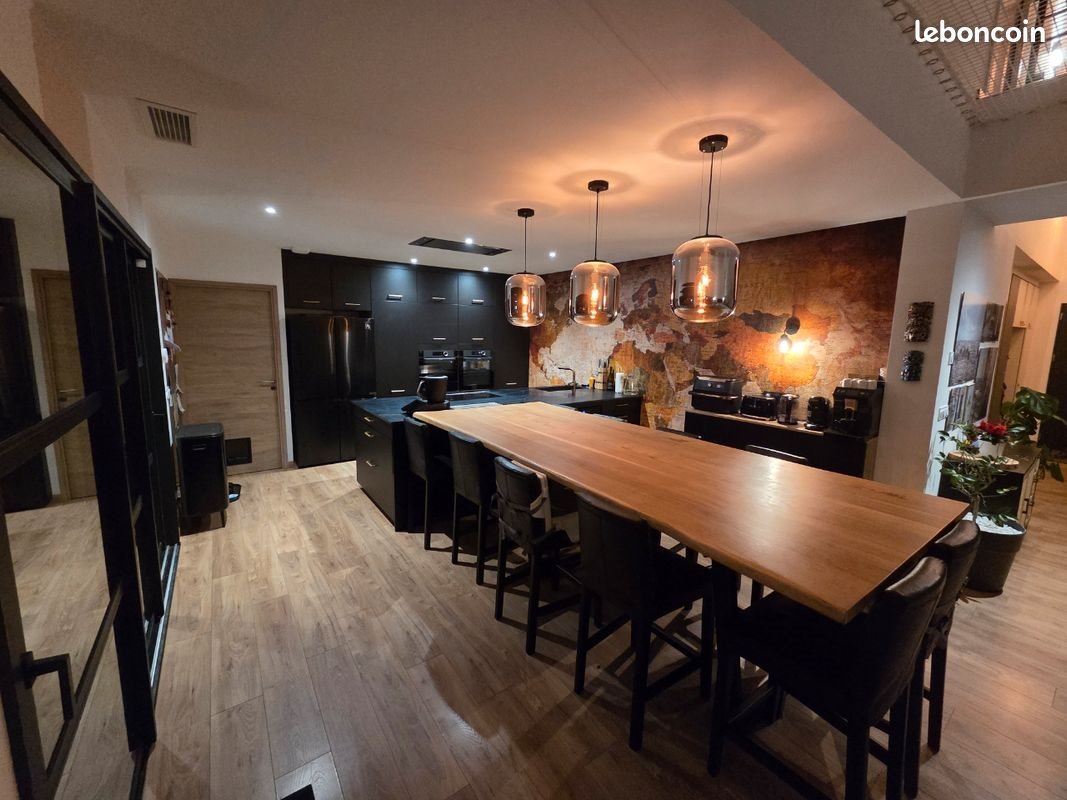Maison à louer, 180m², Montélier
