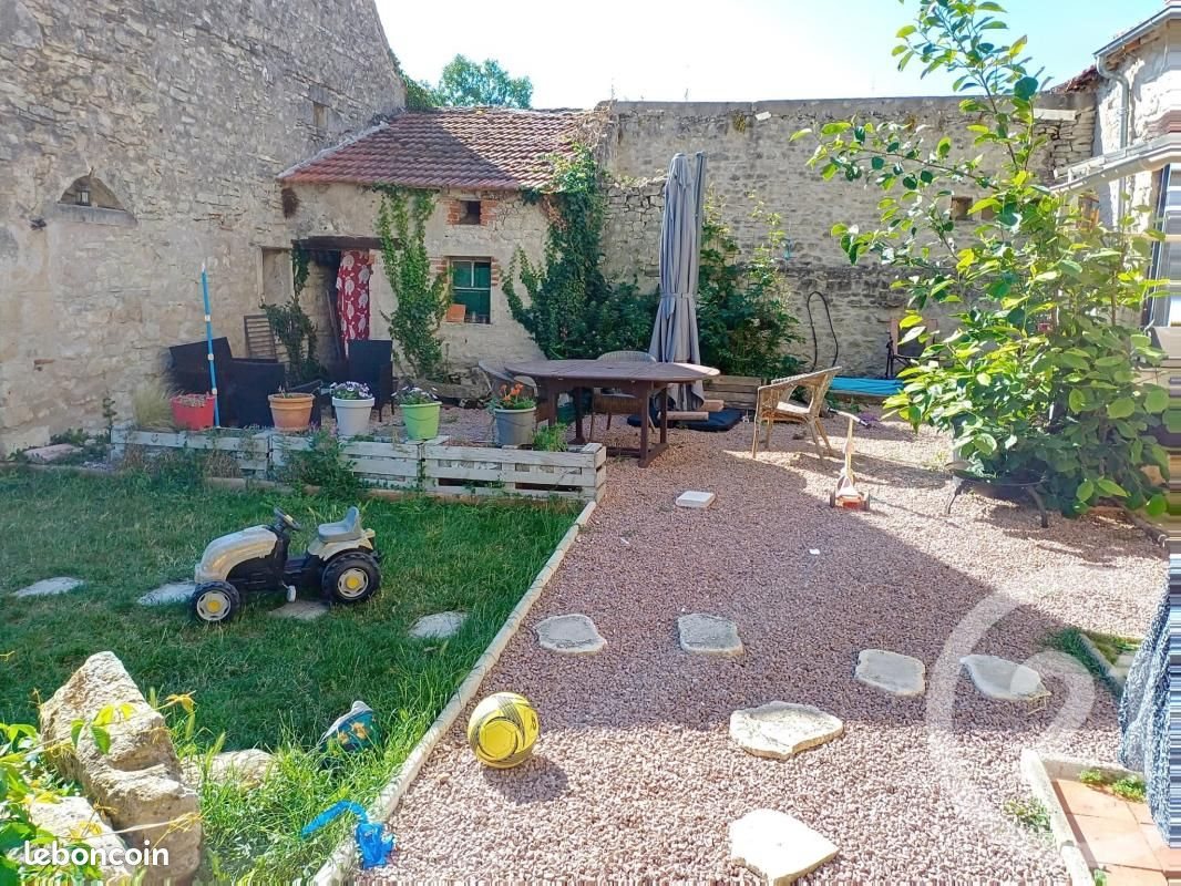 Maison à louer, 198m², Saint-Bonnet-de-Rochefort