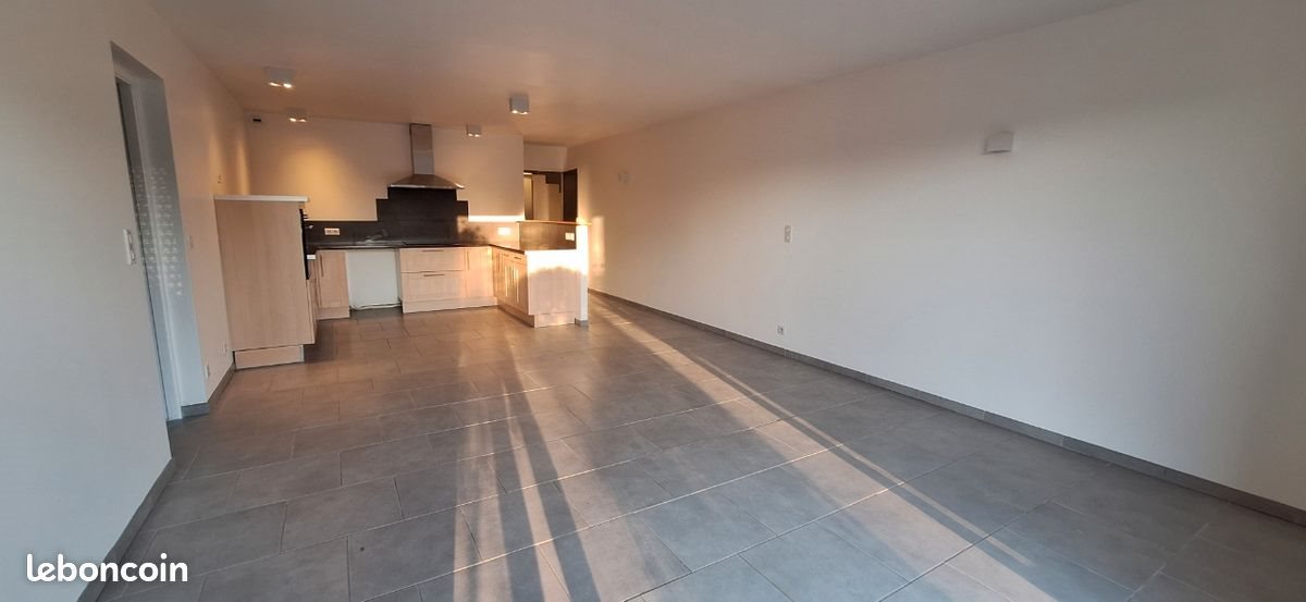 Appartement à louer, 82m², Sallenôves