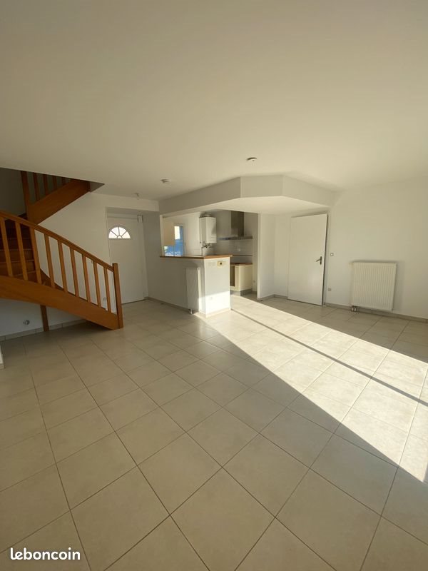 Maison à louer, 82m², Neuville-de-Poitou