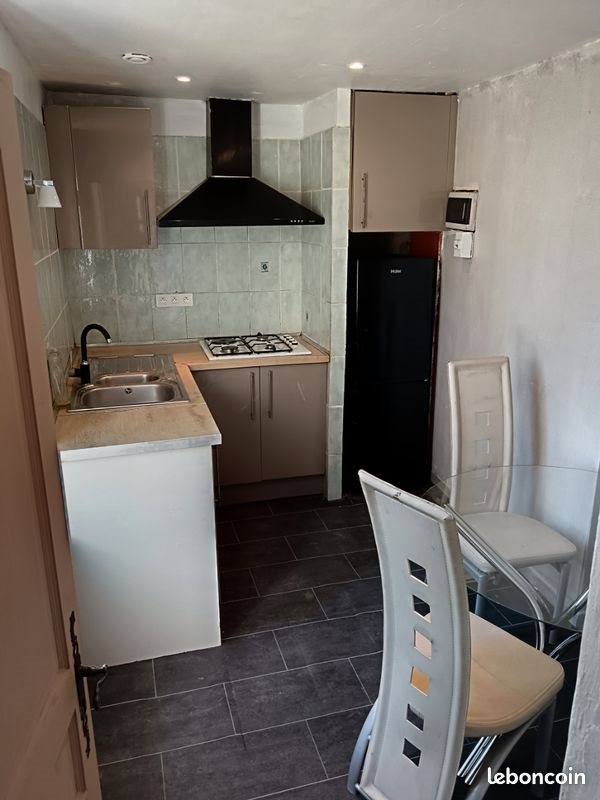 Appartement à louer, 1m², Eyguières