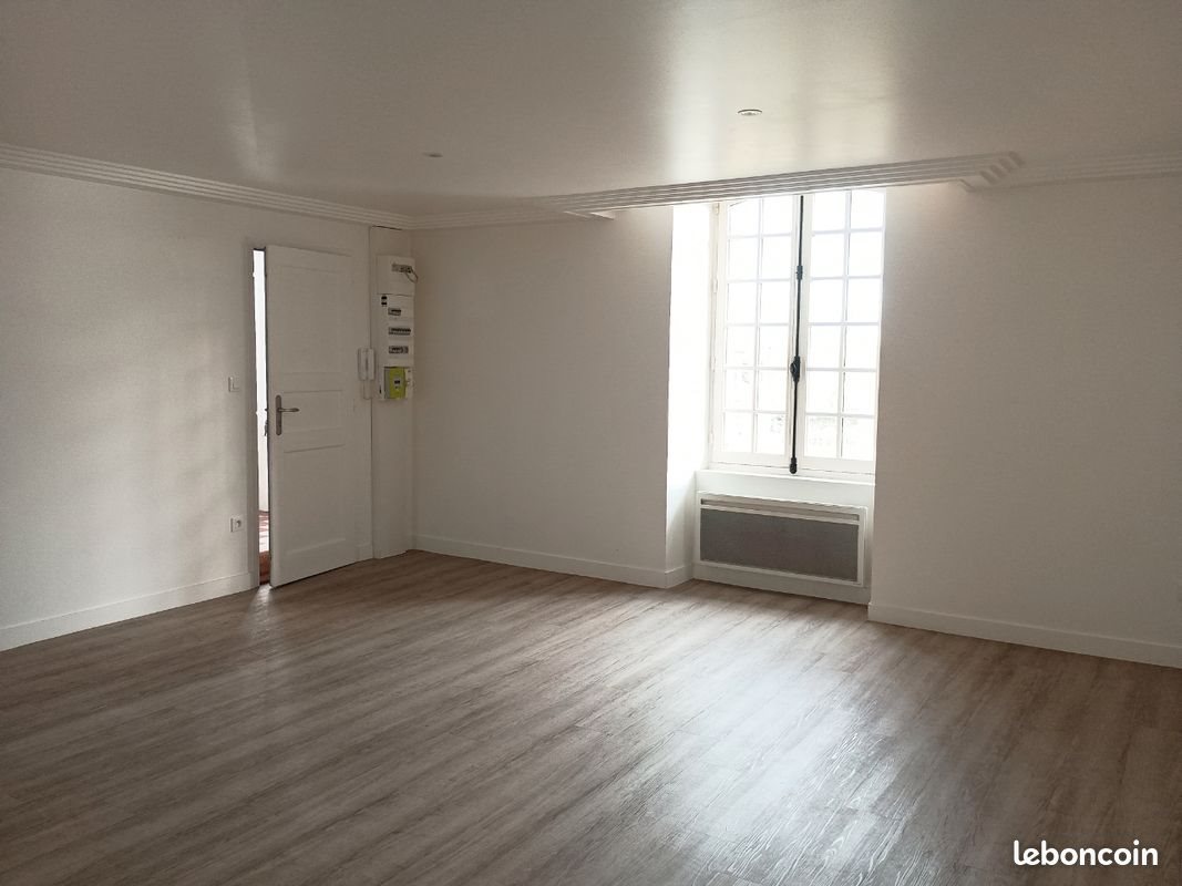 Appartement à louer, 50m², Saint-Georges-Buttavent
