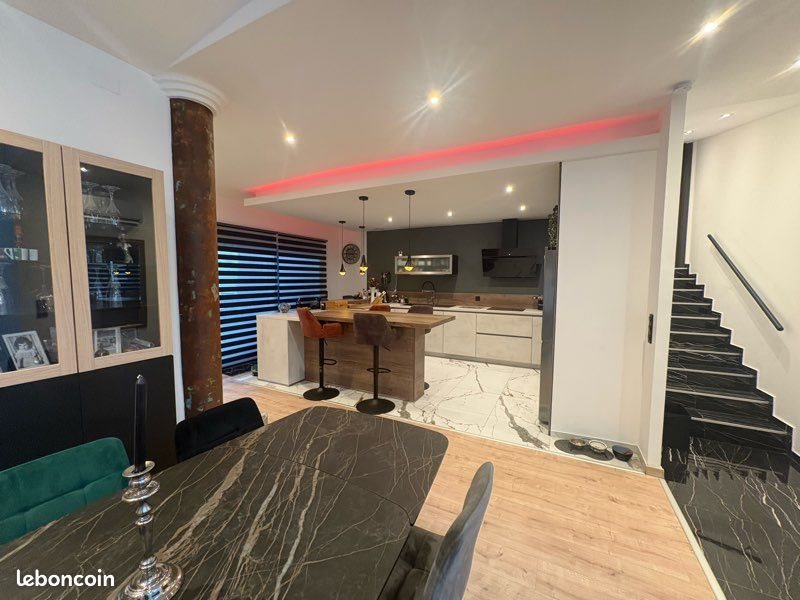 Appartement à louer, 121m², Betting