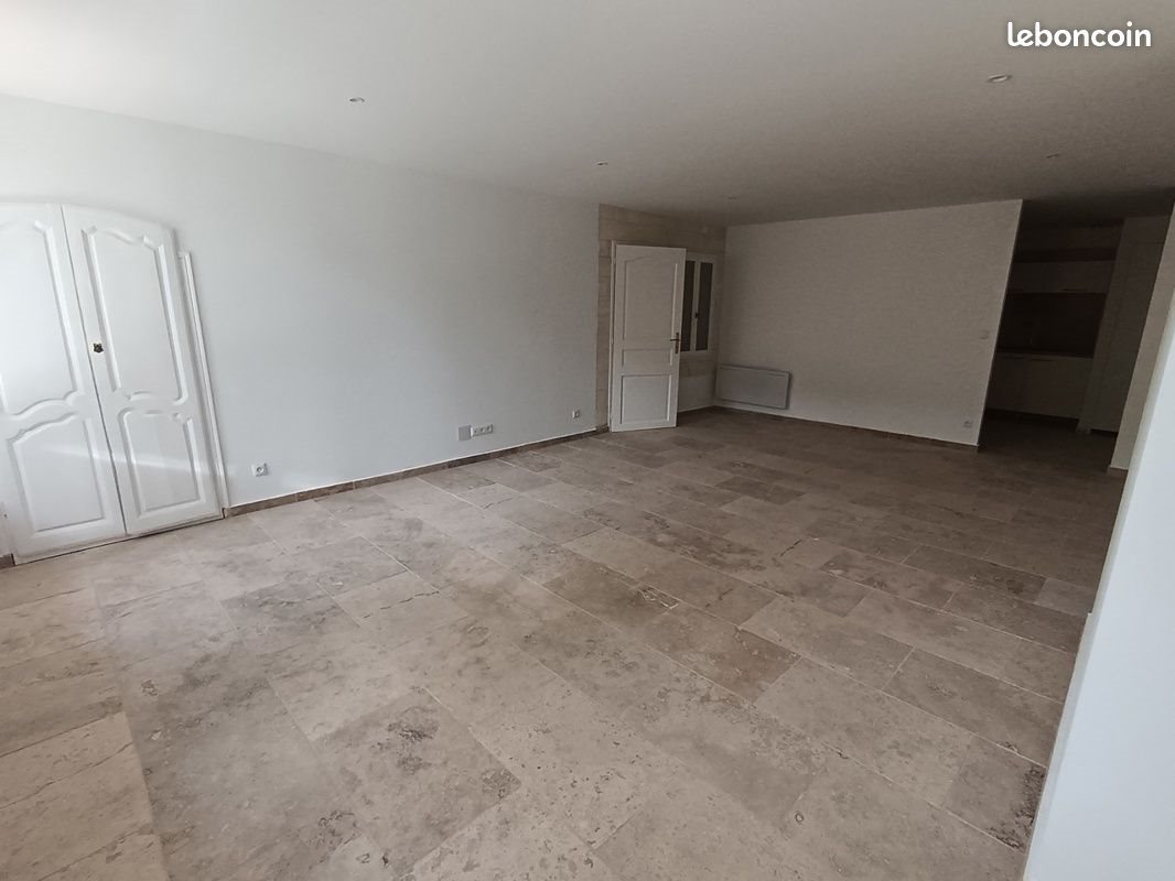 Appartement à louer, 114m², La Roquebrussanne