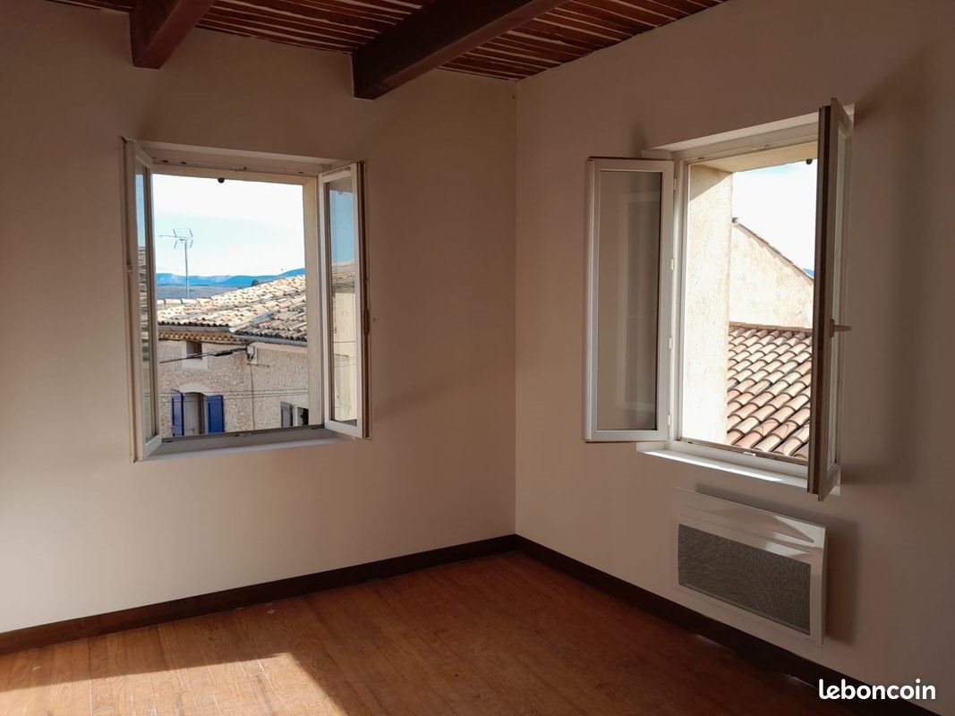Appartement à louer, 82m², Entrevennes