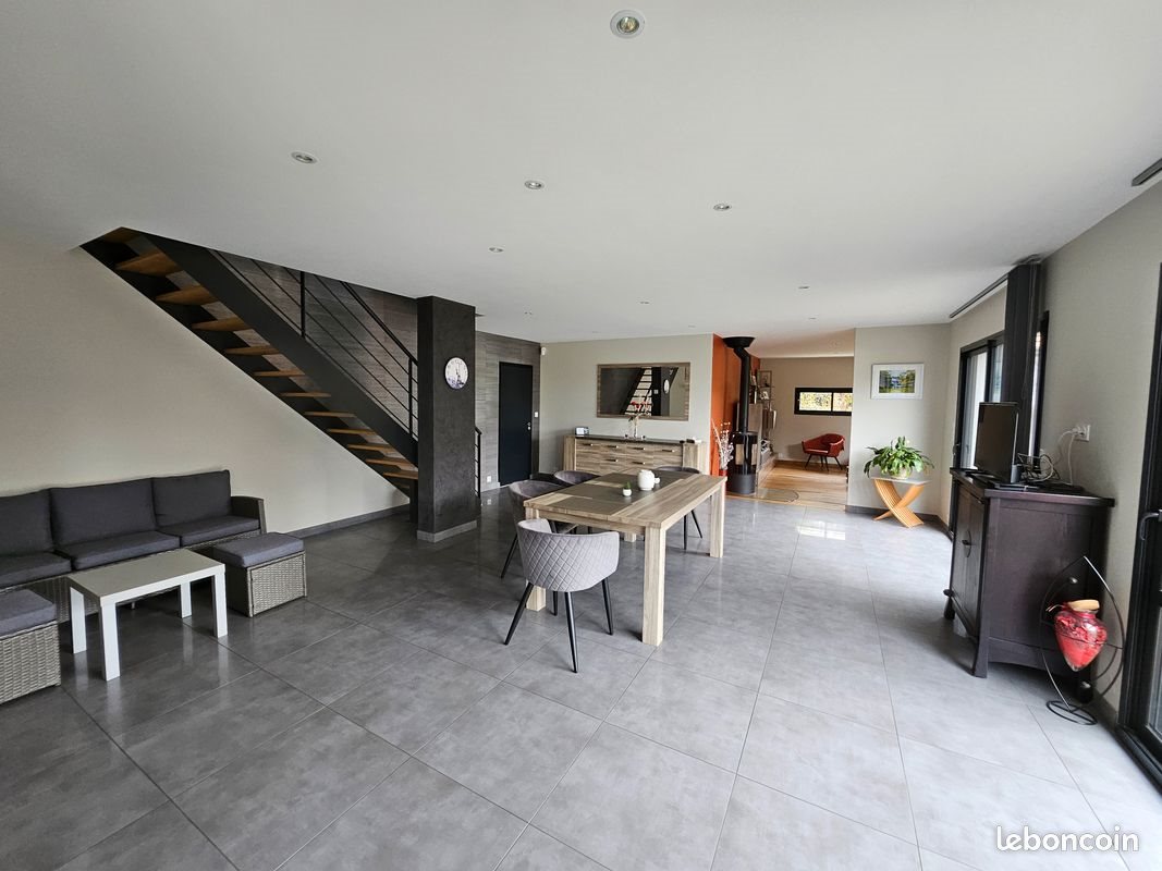 Maison à louer, 210m², Ploemel