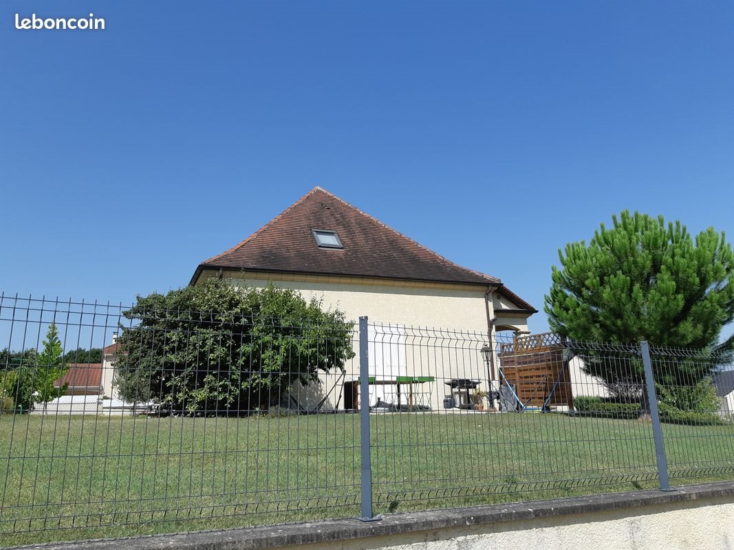 Maison à louer, 167m², Saint-Pantaléon-de-Larche