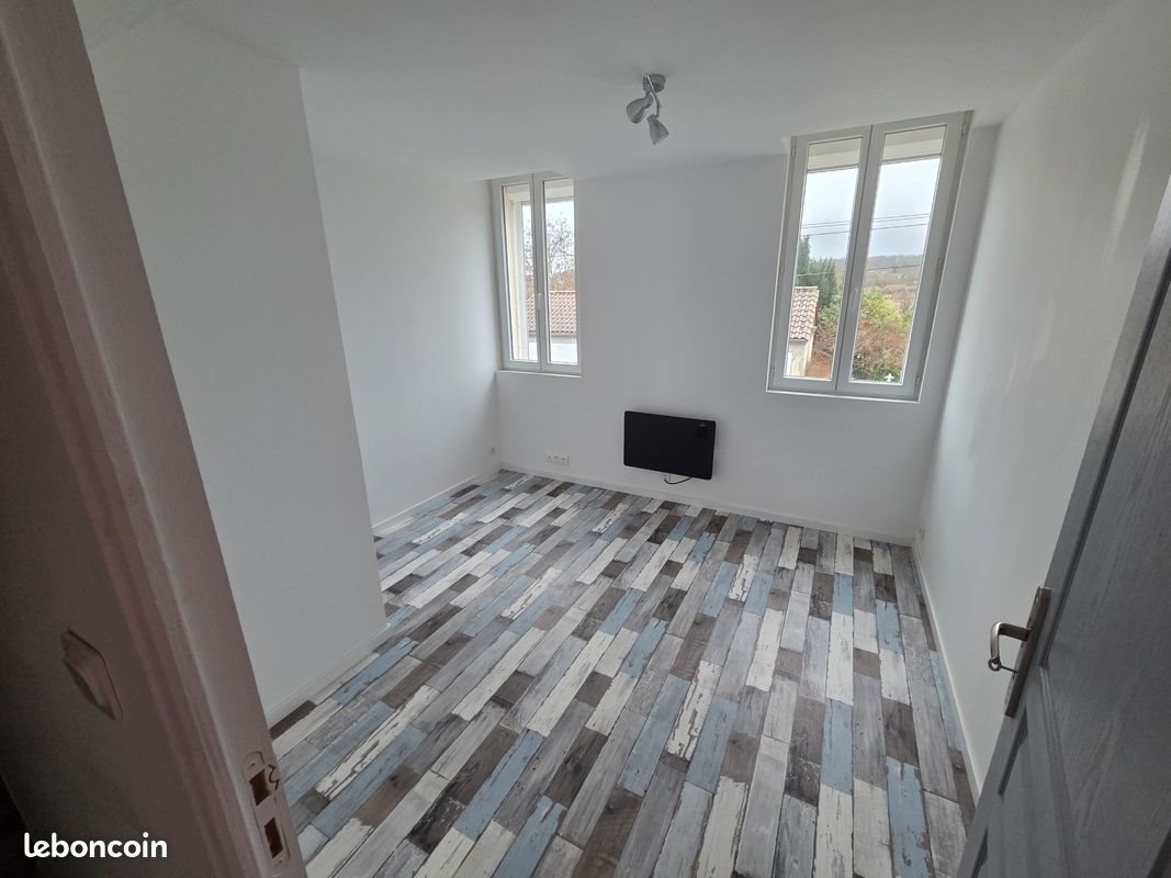 Appartement à louer, 45m², Sireuil