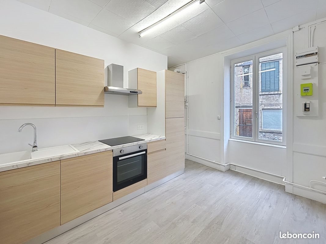 Appartement à louer, 83m², Thizy
