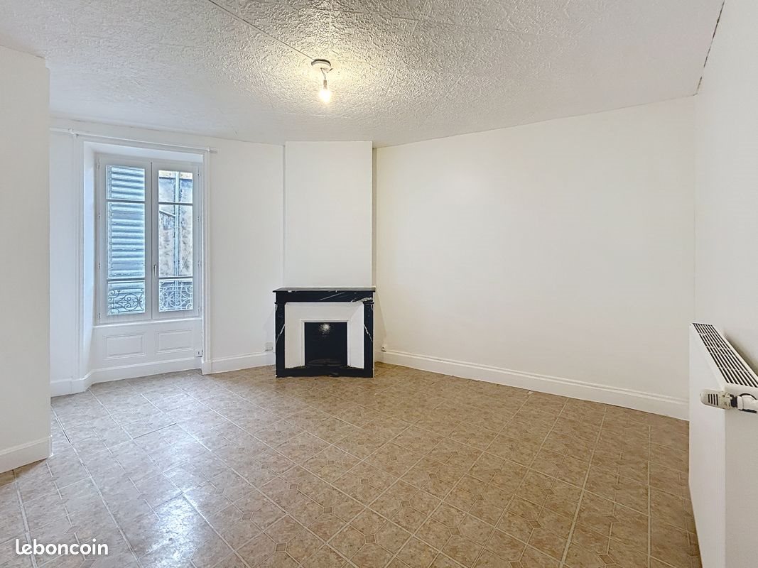 Appartement à louer, 83m², Thizy