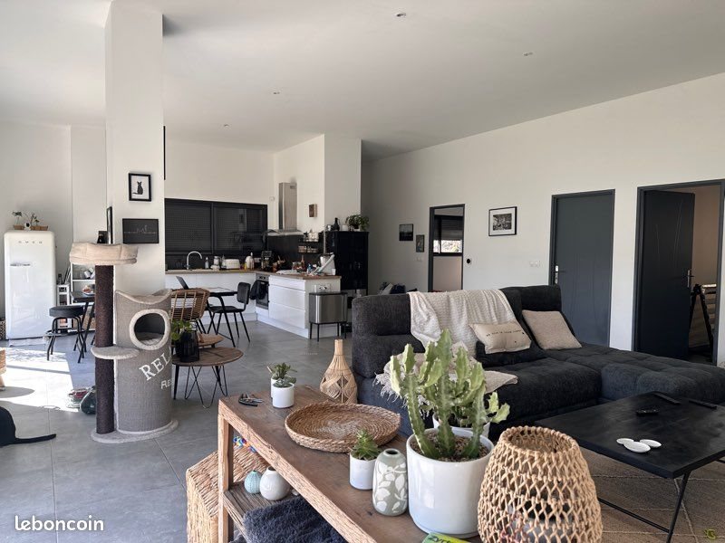 Maison à louer, 135m², Rochemaure