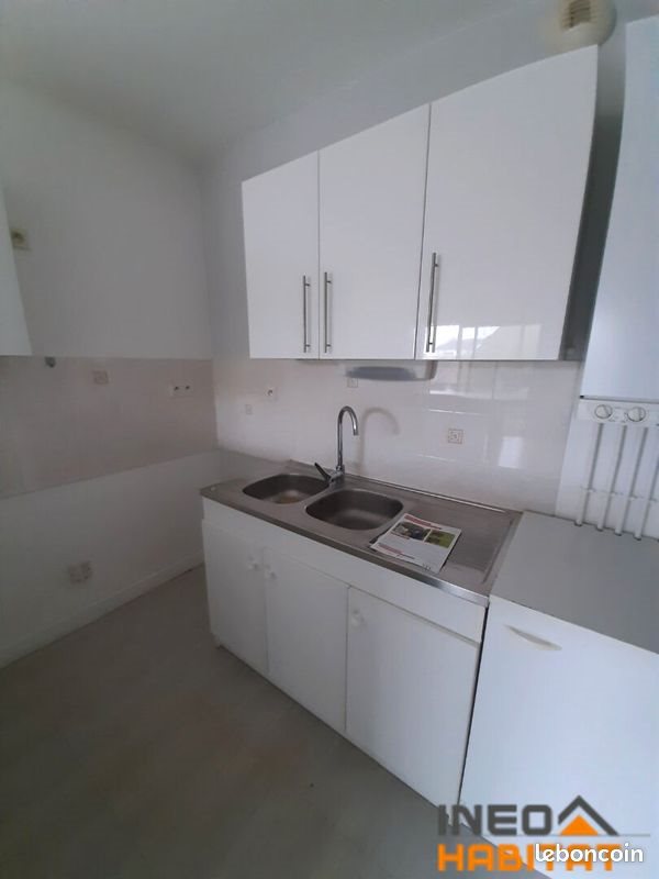 Appartement à louer, 49m², Brécé