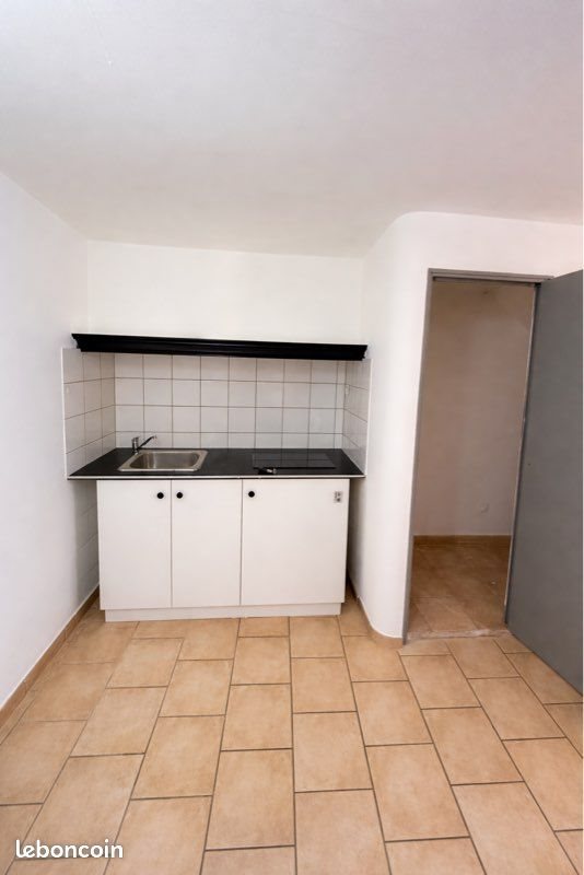 Appartement à louer, 28m², Pélissanne