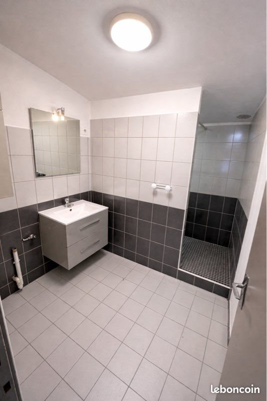 Appartement à louer, 28m², Pélissanne