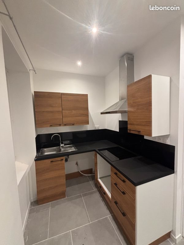 Appartement à louer, 27m², Marseille 5ème