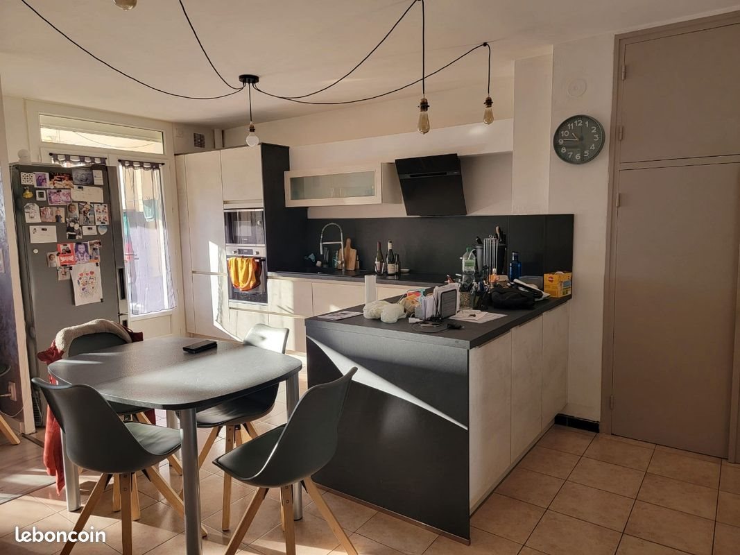 Appartement à louer, 81m², Roussillon