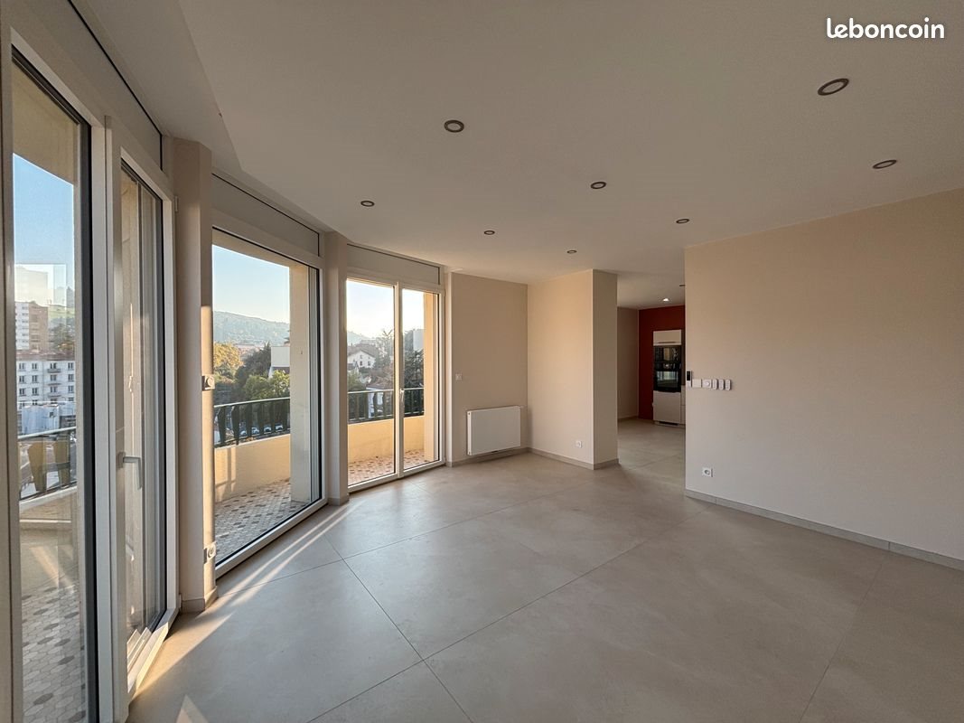 Appartement à louer, 88m², Saint-Etienne