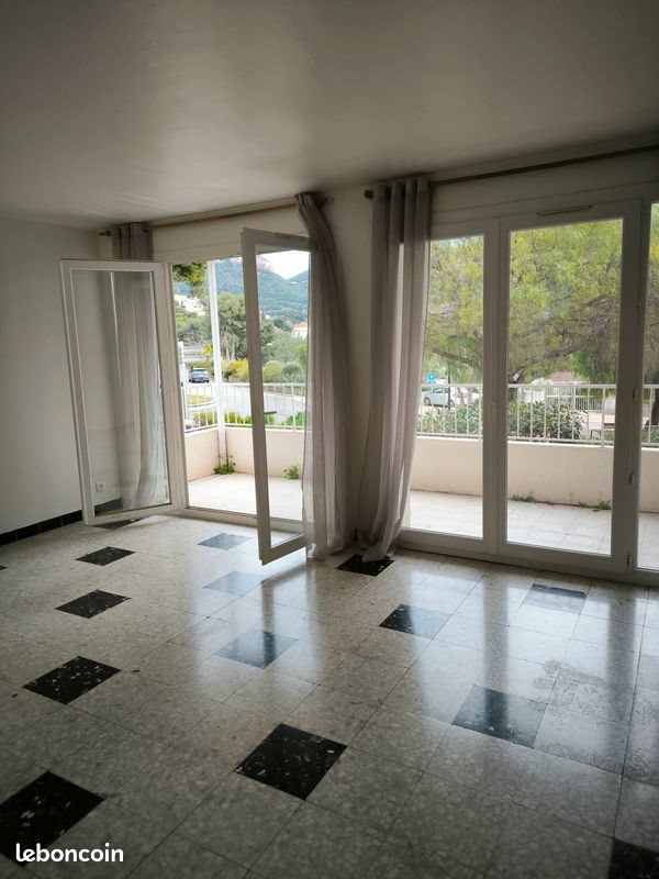 Appartement à louer, 64m², Cassis