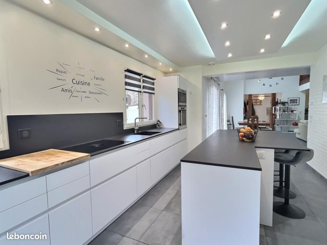 Maison à vendre, 191m², La Ville-du-Bois