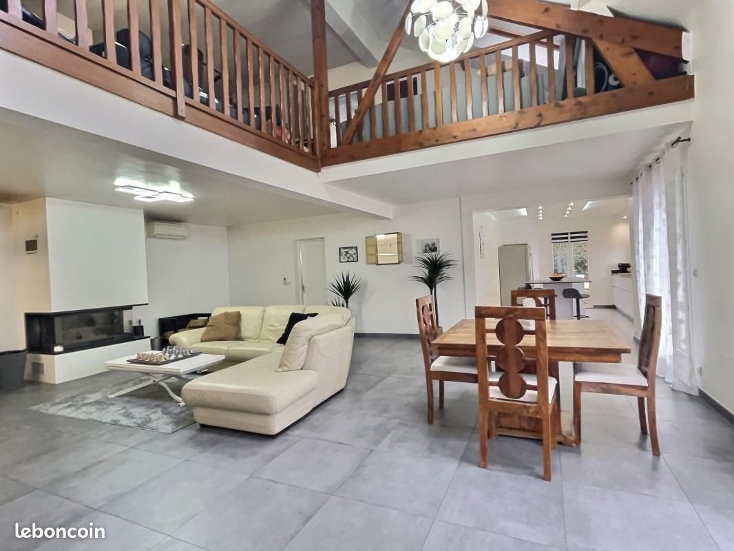 Maison à vendre, 191m², La Ville-du-Bois