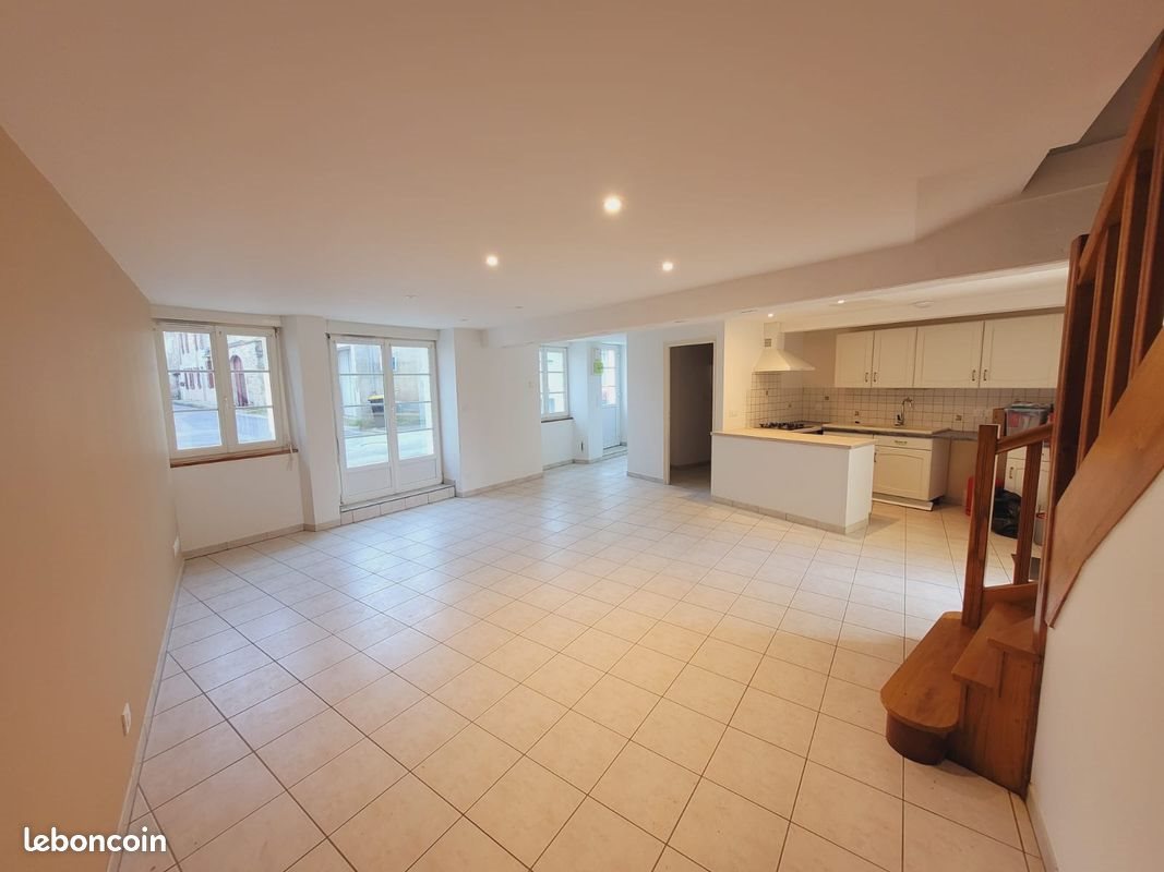 Appartement à louer, 101m², Chasseneuil-sur-Bonnieure
