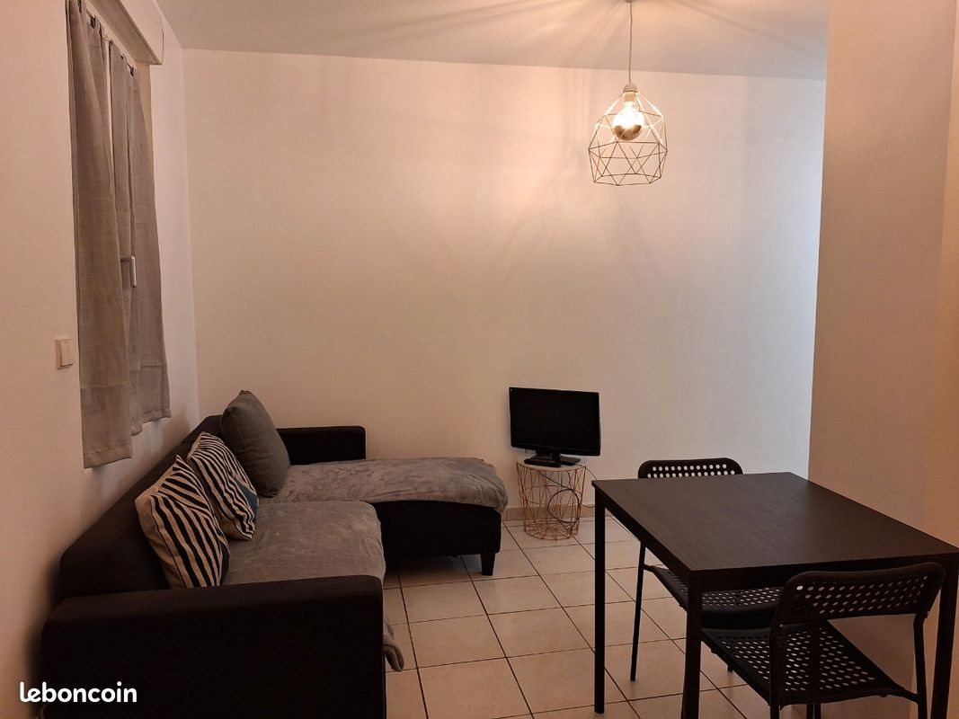 Appartement à louer, 26m², Nîmes