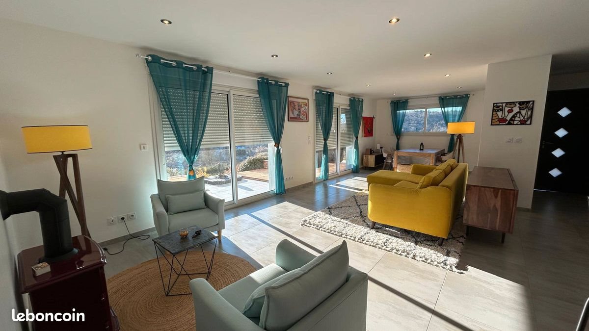 Maison à louer, 125m², Saint-Laurent-Chabreuges