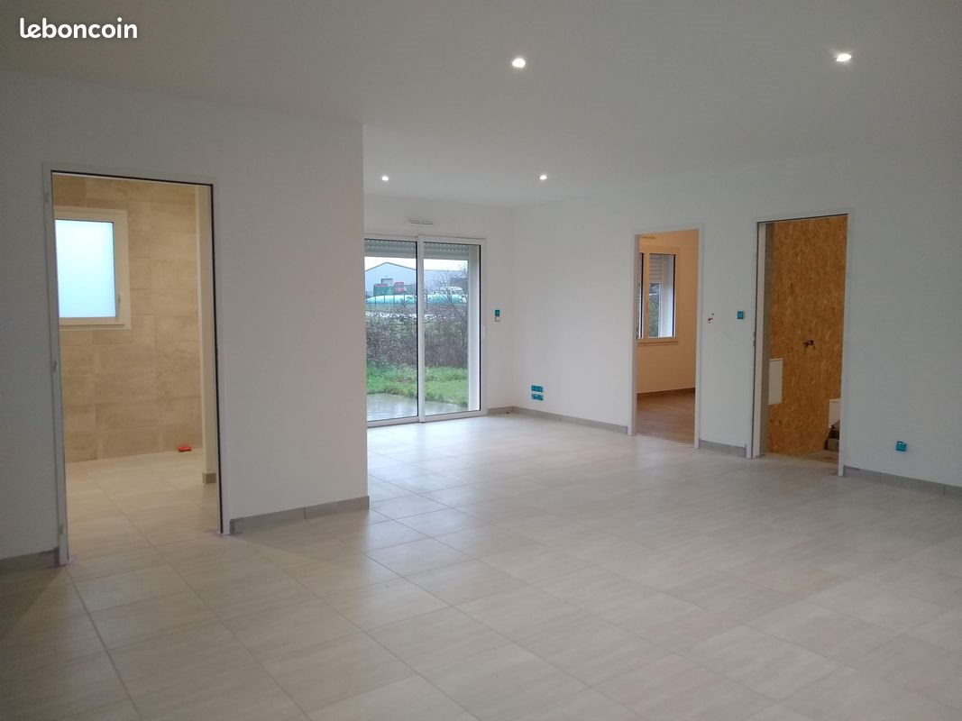 Maison à louer, 81m², Froidfond