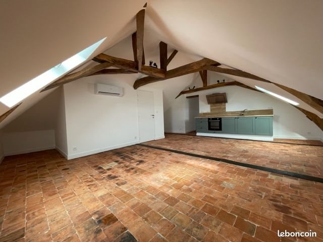 Appartement à louer, 70m², Etriché