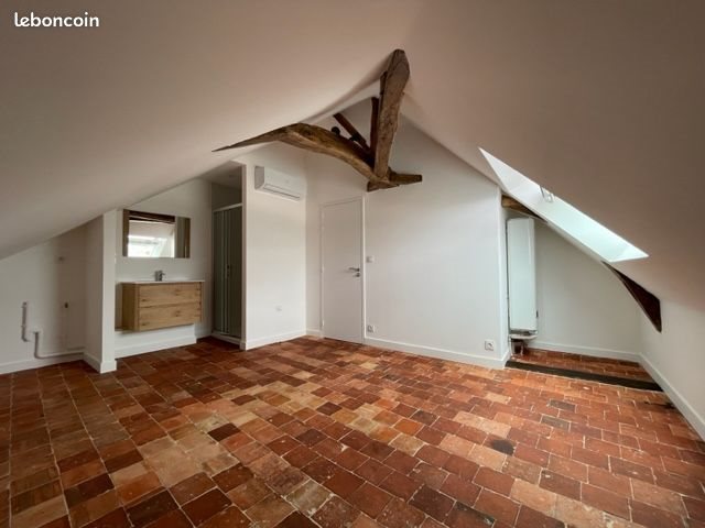 Appartement à louer, 70m², Etriché