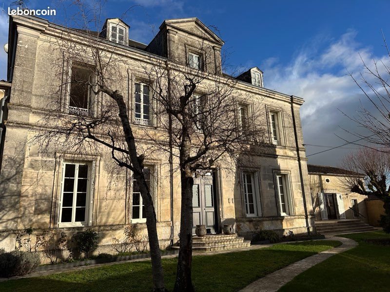 Maison à louer, 245m², Châteaubernard