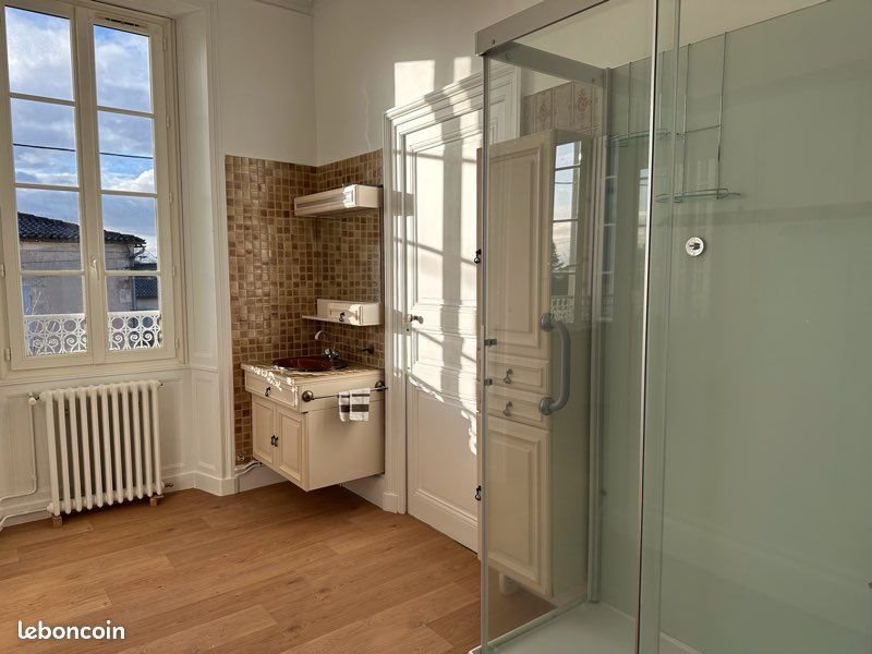 Maison à louer, 245m², Châteaubernard