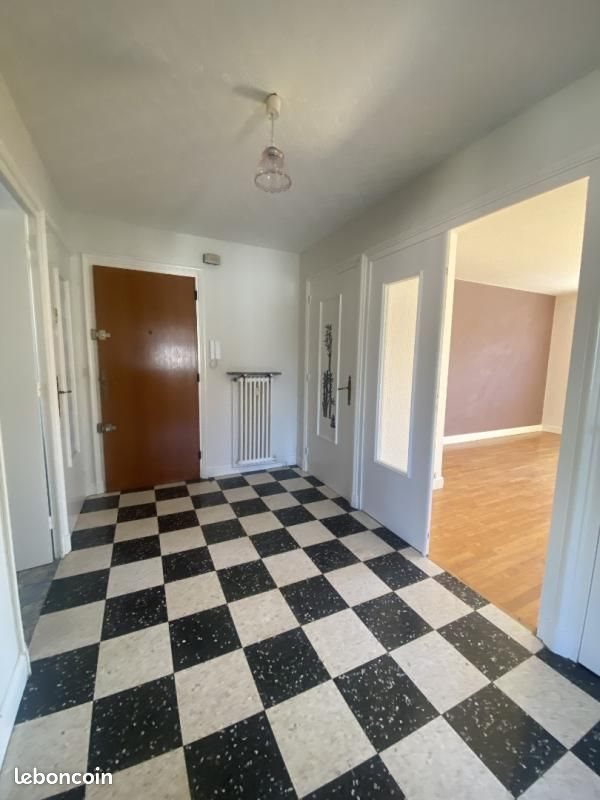 Appartement à louer, 70m², Unieux