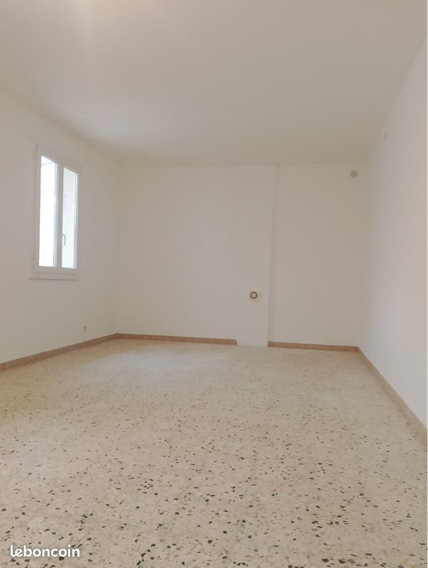 Maison à louer, 80m², Estézargues