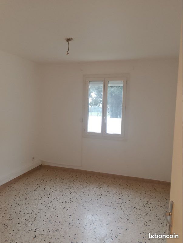 Maison à louer, 80m², Estézargues