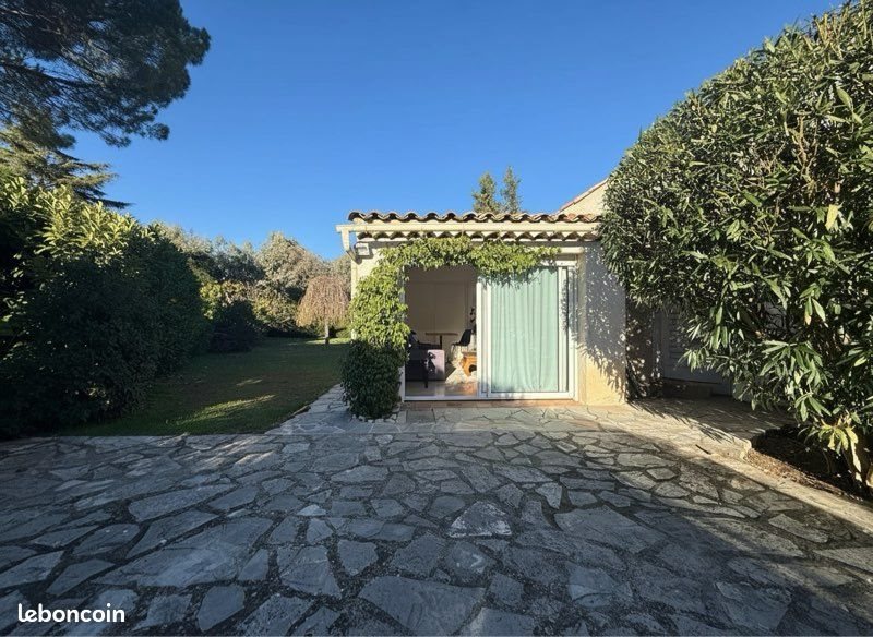 Appartement à louer, 30m², Valbonne