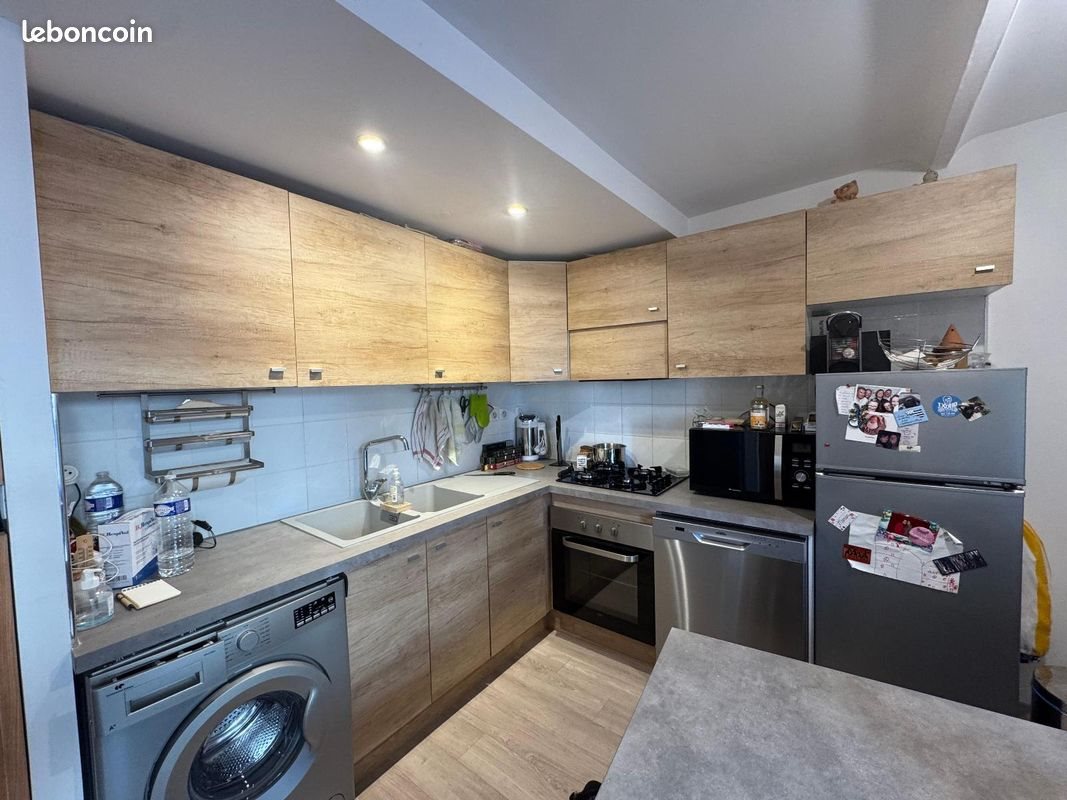 Appartement à louer, 45m², Rougiers