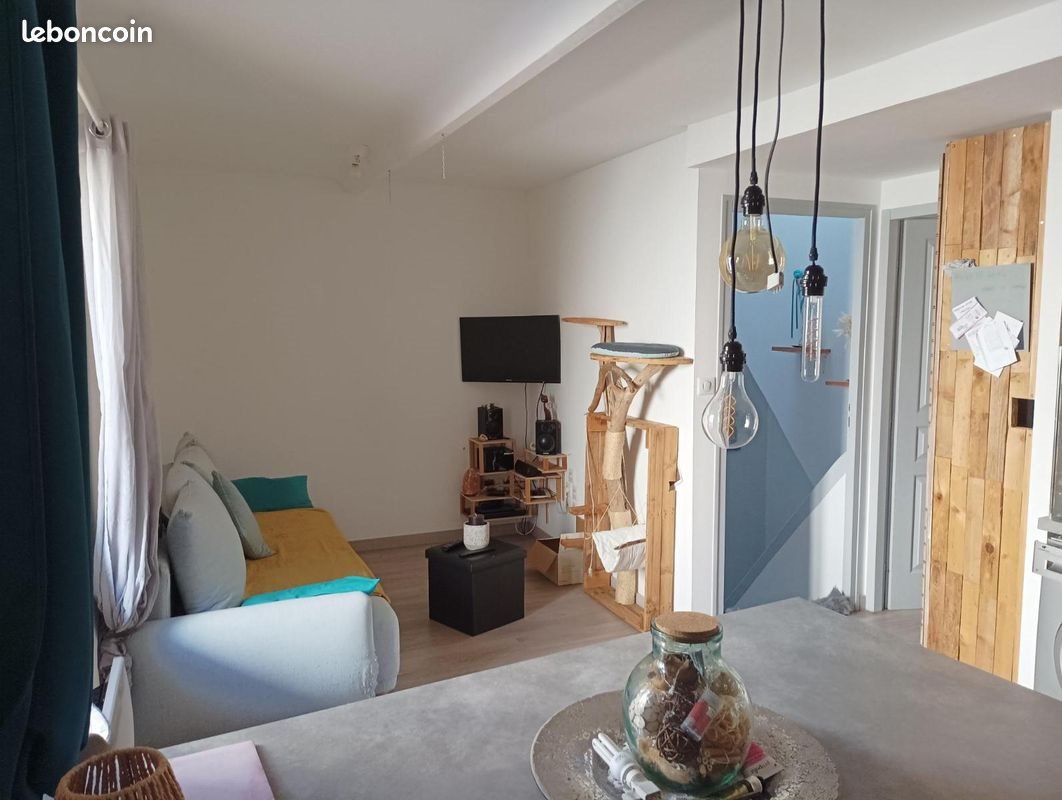 Appartement à louer, 45m², Rougiers
